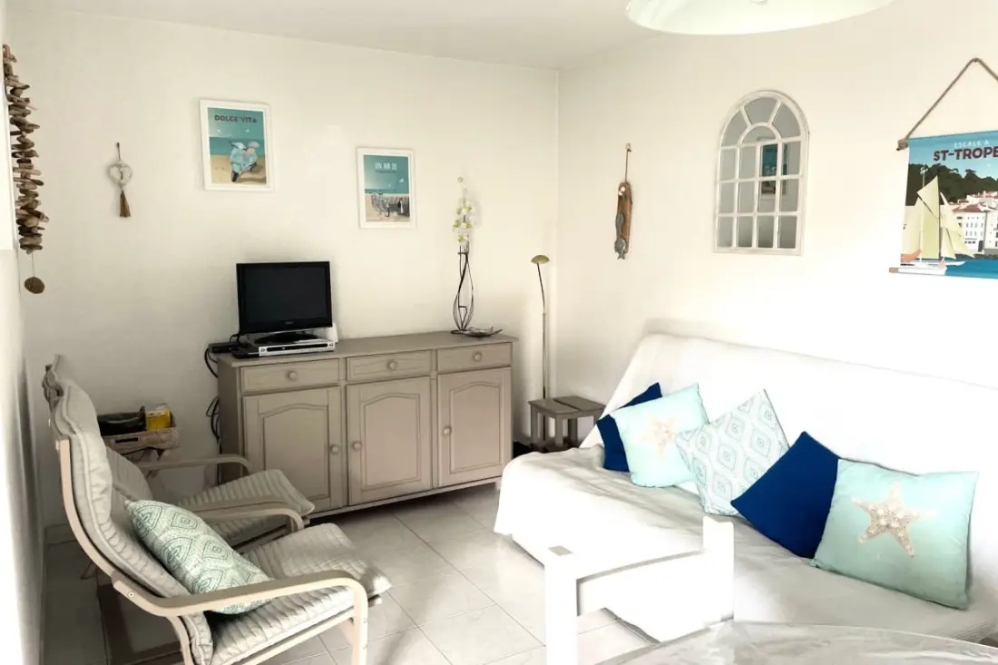 Apartment With Terrace in Cavalaire-sur-mer
