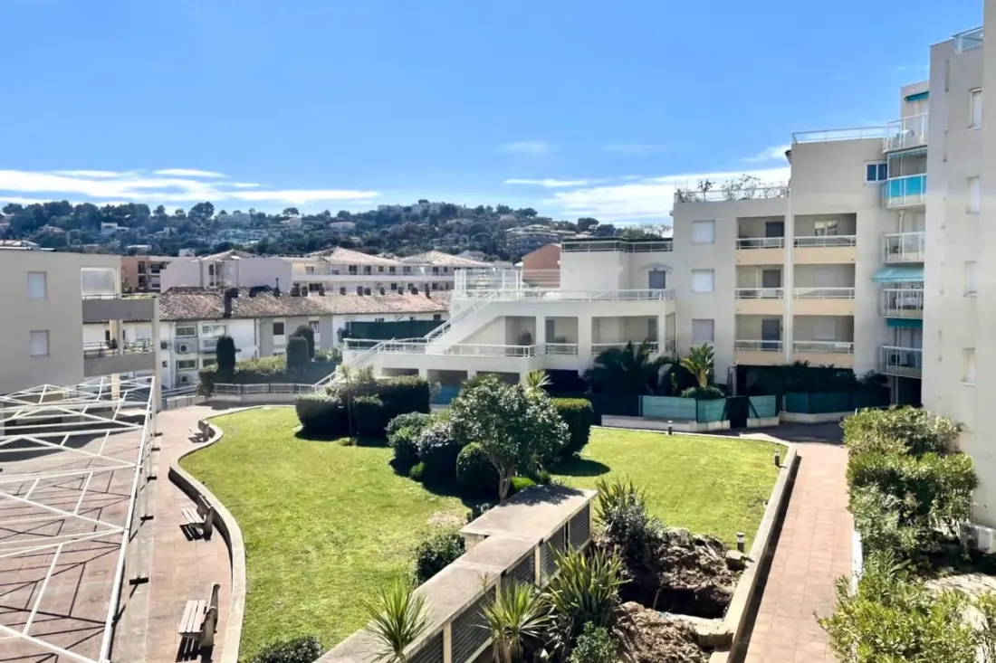 Apartment With Terrace in Cavalaire-sur-mer