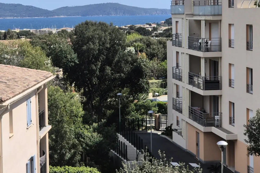 Apartment With Terrace Near De La Plage