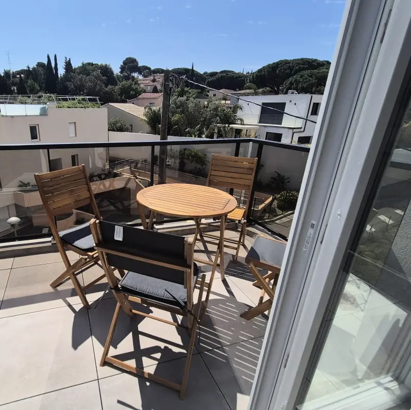 Apartment With Terrace Near De La Plage