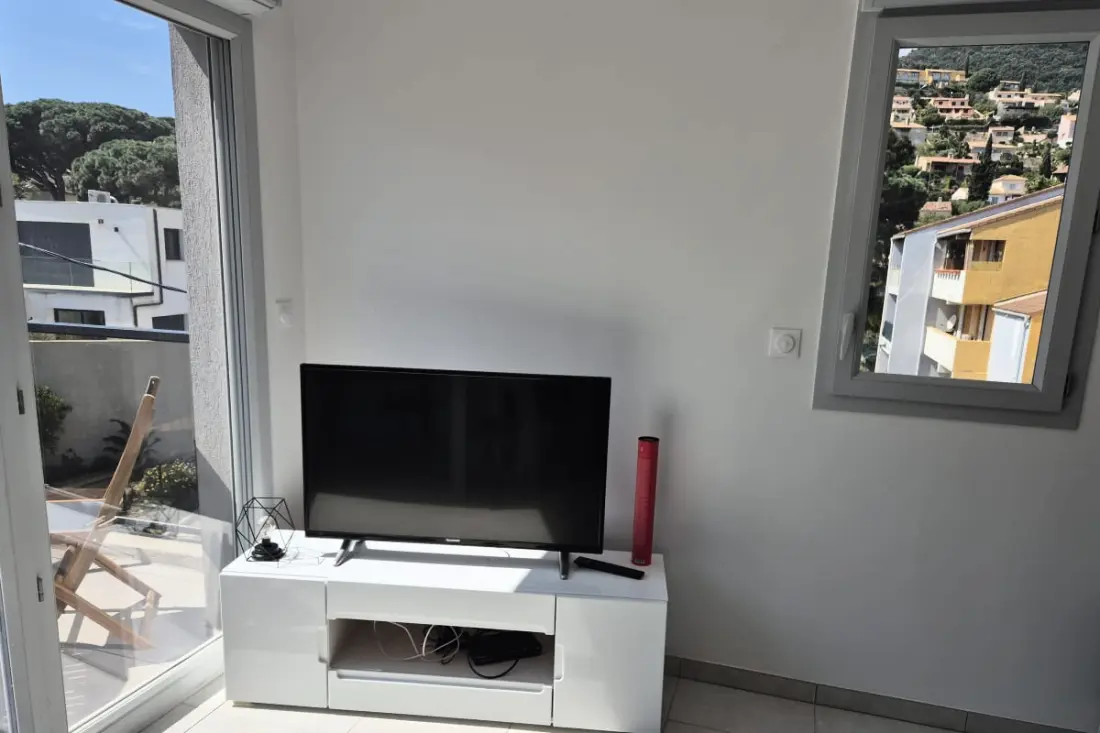 Apartment With Terrace Near De La Plage
