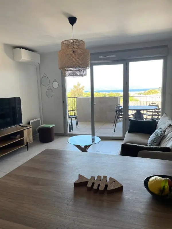 T3 Air-Conditioned, Sea View, Terrace