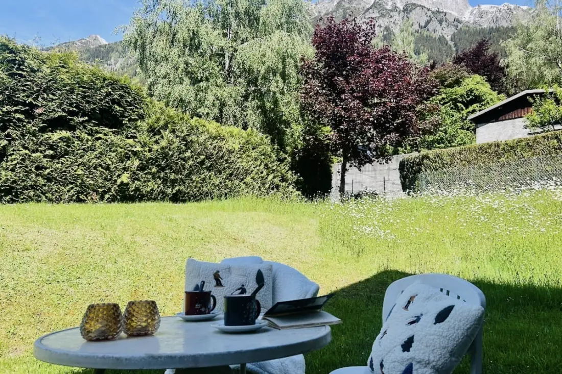 Cosy with Garden, Parkolás és Mont-blanc View