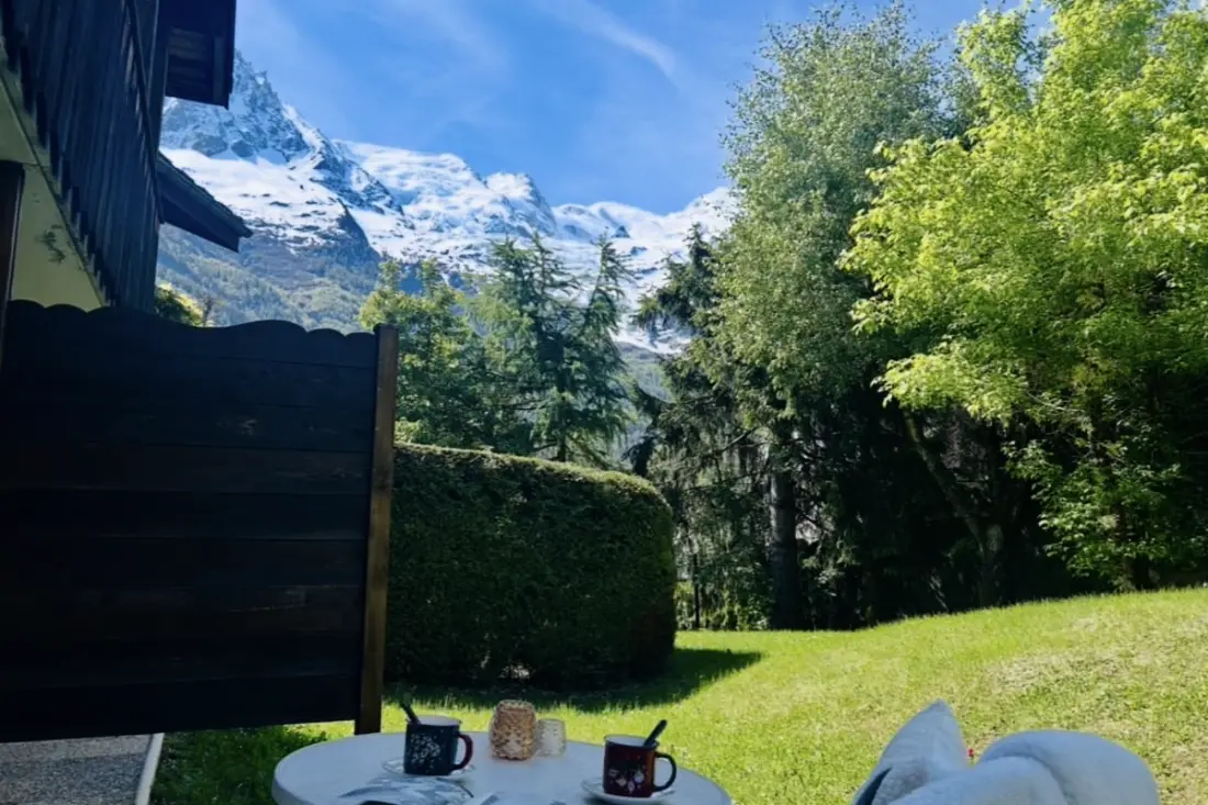 Cosy with Garden, Parkolás és Mont-blanc View