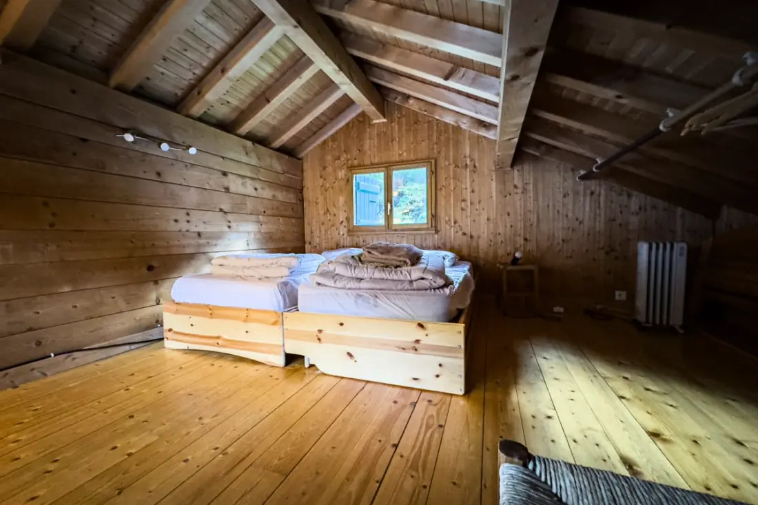 Autentikus családi kályhával a kertben Chamonixben