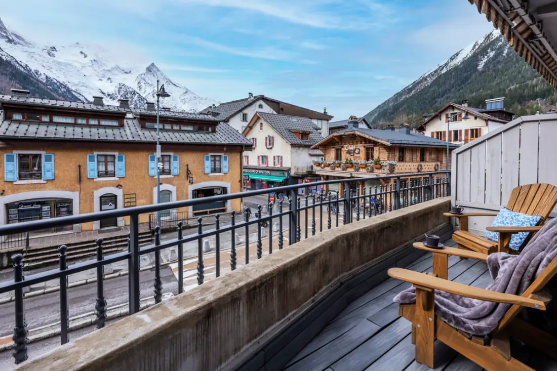 En Plein Centre From Chamonix