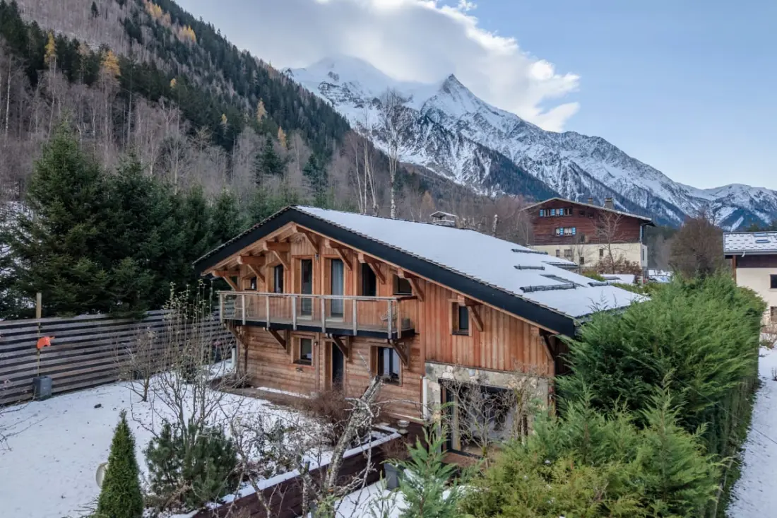 Chalet Design úszási medencével és Jacuzzival
