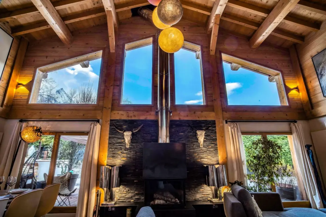 Chalet Design úszási medencével és Jacuzzival