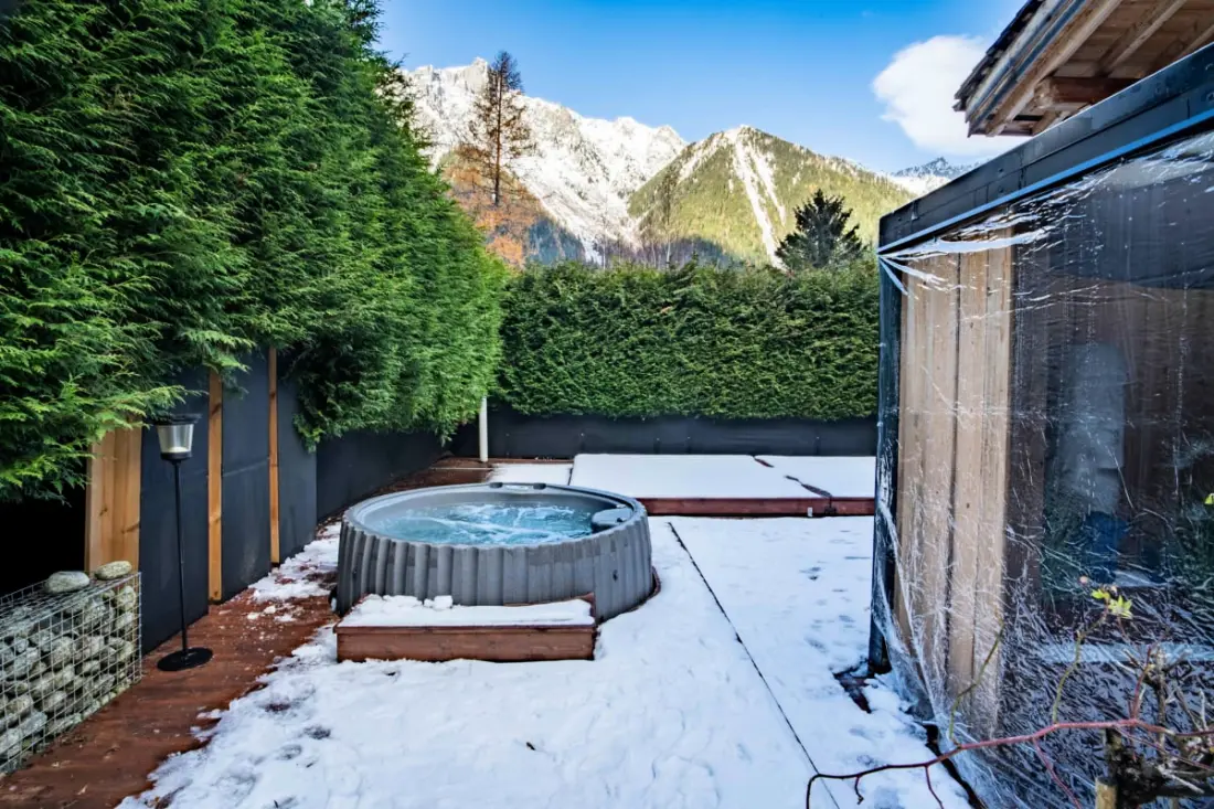 Chalet Design úszási medencével és Jacuzzival