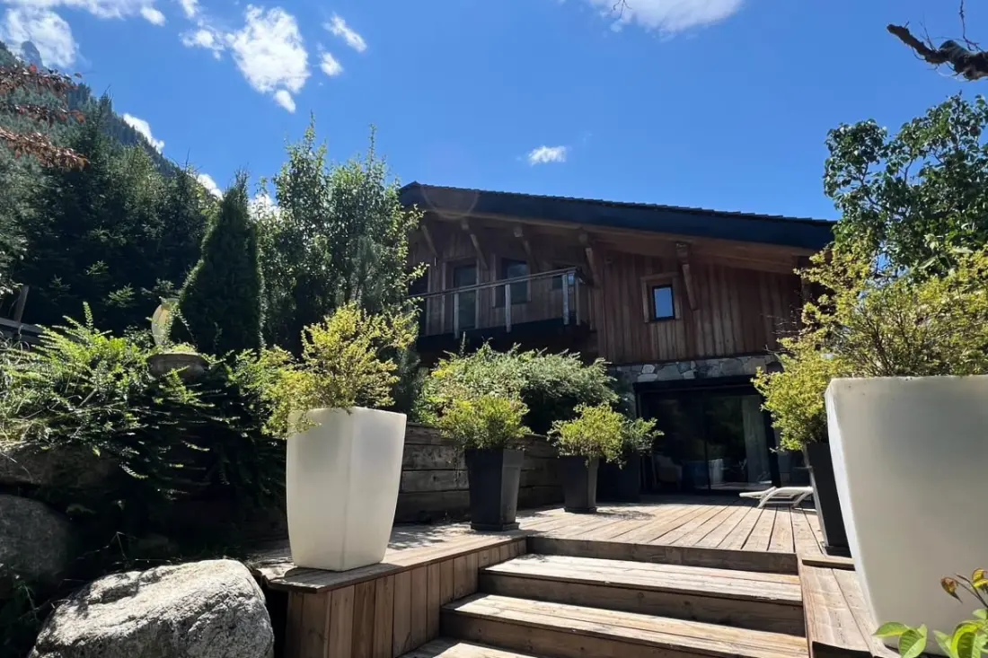 Chalet Design úszási medencével és Jacuzzival