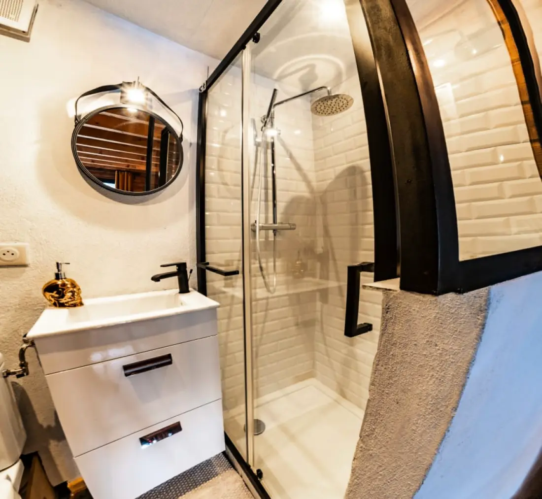 Chalet Design úszási medencével és Jacuzzival