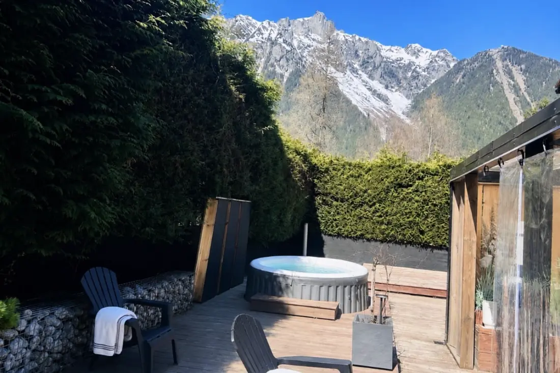 Chalet Design úszási medencével és Jacuzzival