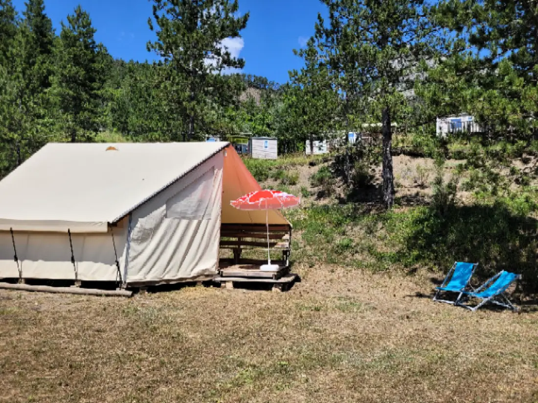 Flower Camping Le Clot du Jay 3 Csillagok★★★