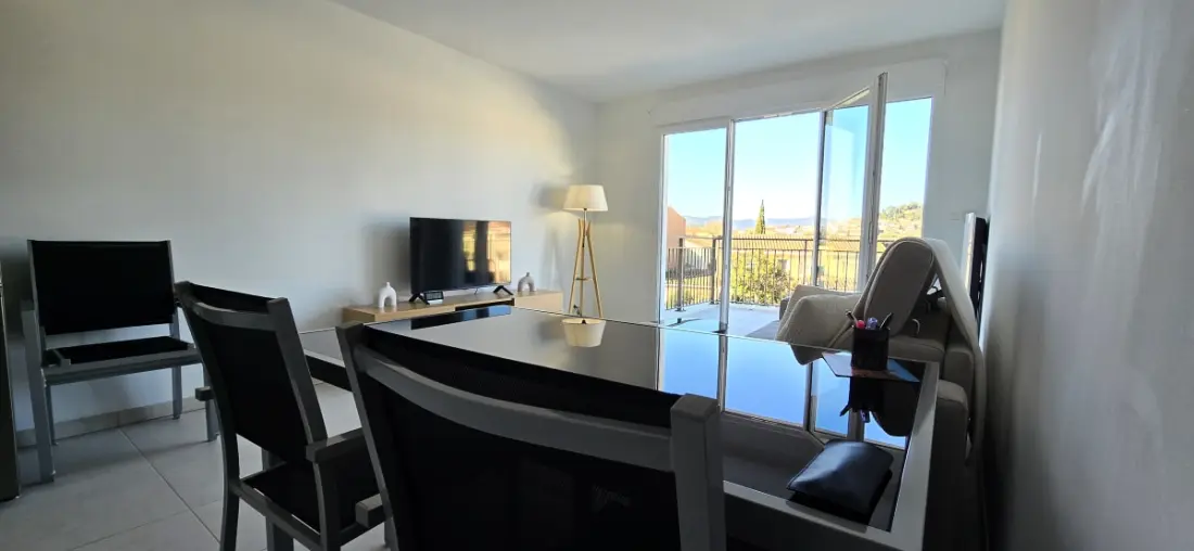 Schöne Wohnung für 2 Mit Balkon