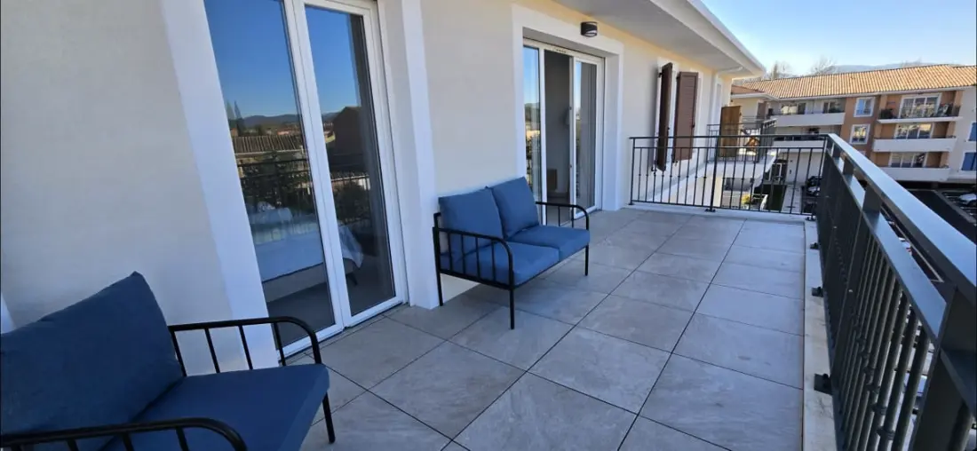 Schöne Wohnung für 2 Mit Balkon