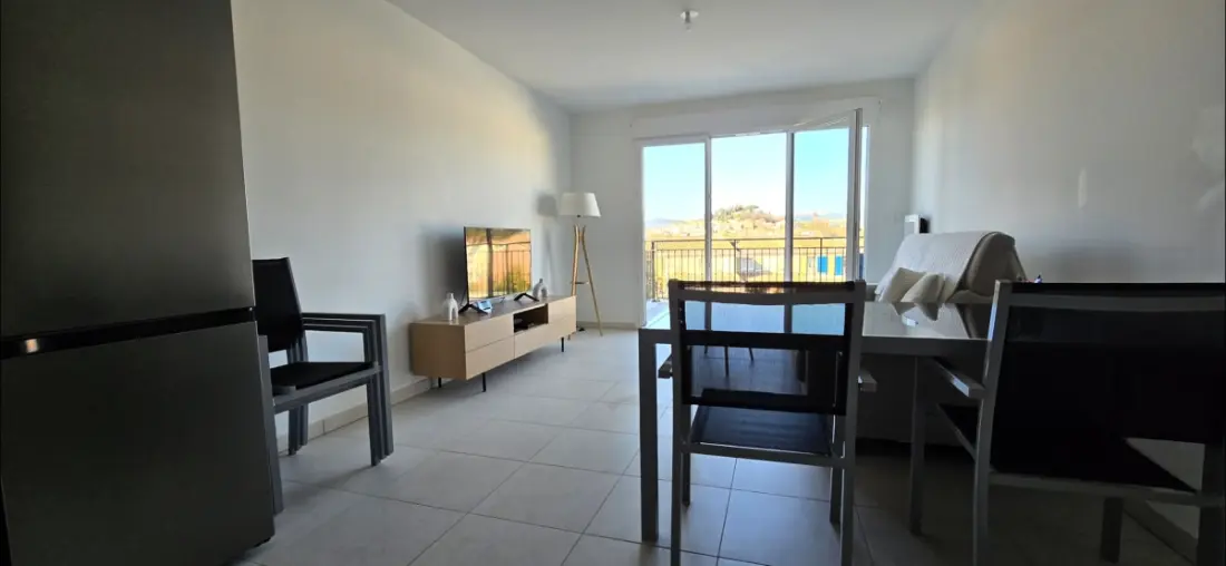 Schöne Wohnung für 2 Mit Balkon