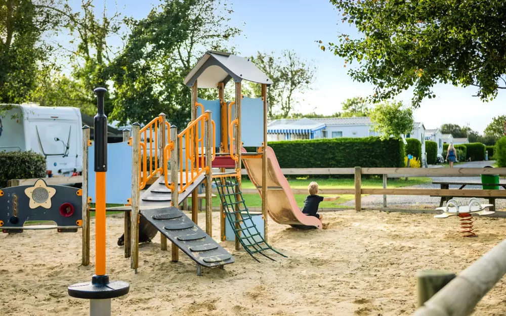 Camping Le Robinson 31 Stars★