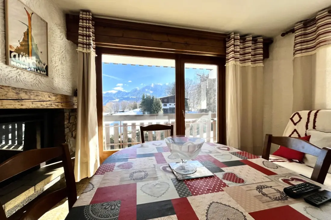 Mont-blanc nézet és lábfejek Combloux