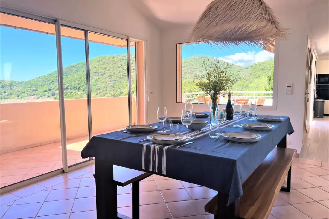 Rezidencia Villa dalszöveg: Surella Di Fauca