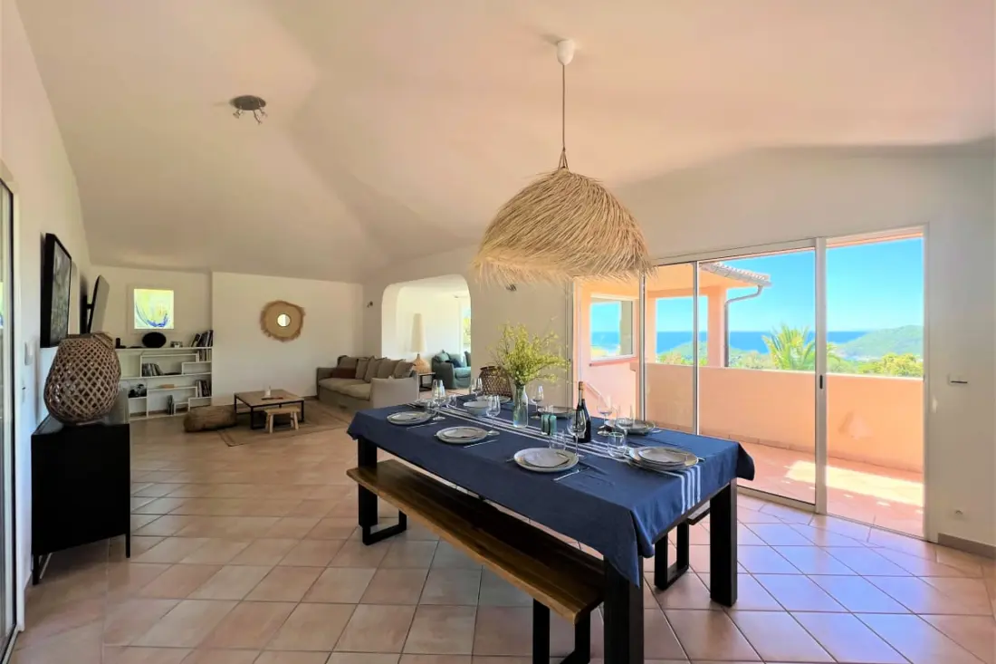 Rezidencia Villa dalszöveg: Surella Di Fauca
