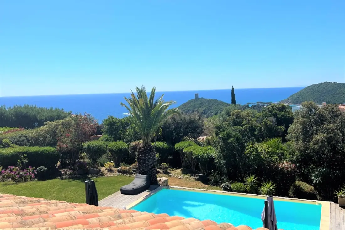 Rezidencia Villa dalszöveg: Surella Di Fauca