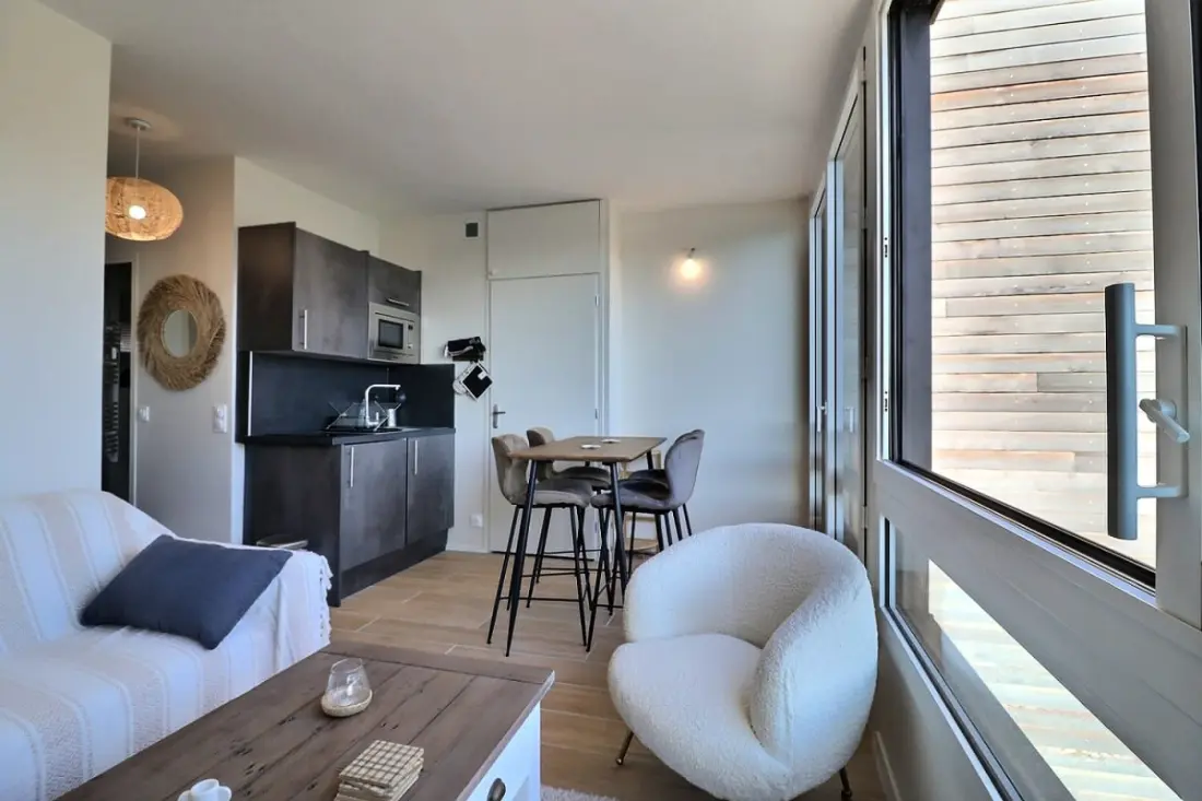 Magasztos apartman a kikötővel szemben