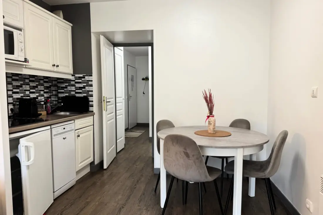 Luminous apartman medencével és erkéllyel