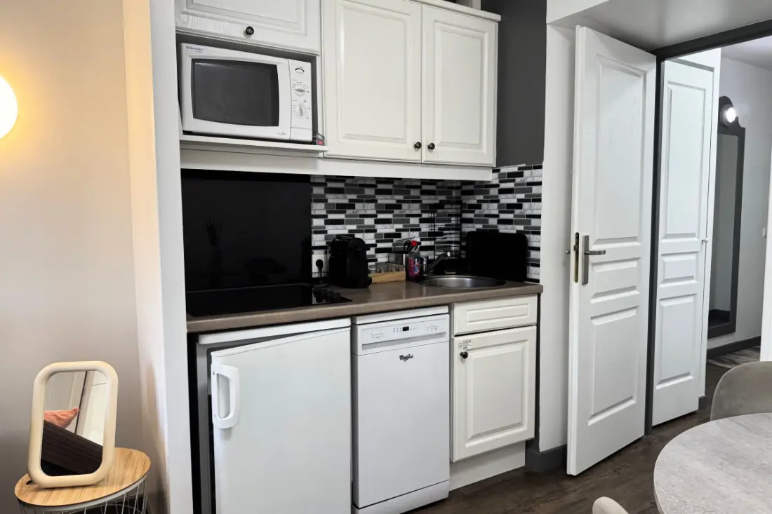 Luminous apartman medencével és erkéllyel