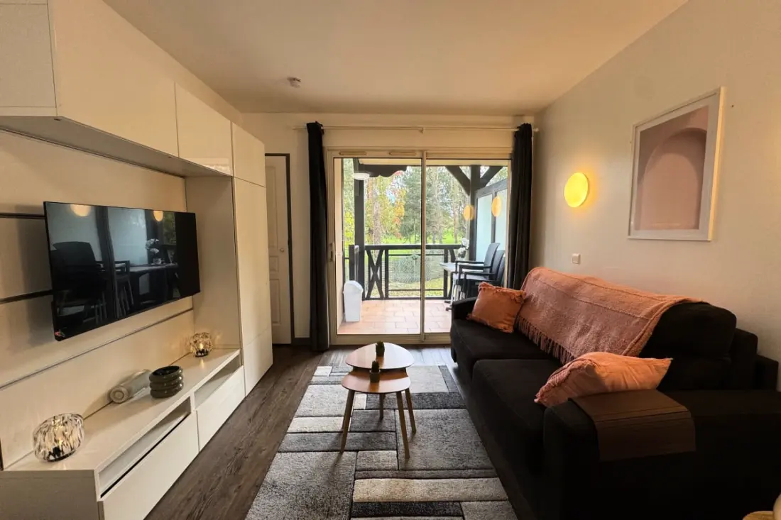 Luminous apartman medencével és erkéllyel
