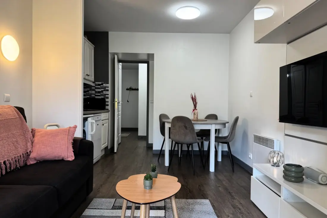 Luminous apartman medencével és erkéllyel