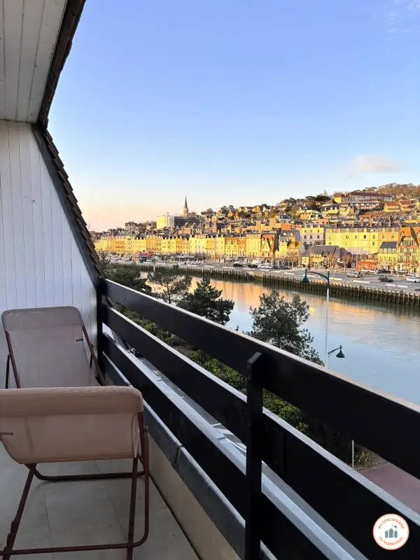 Panoramikus kilátás - Balcony - Parkolás
