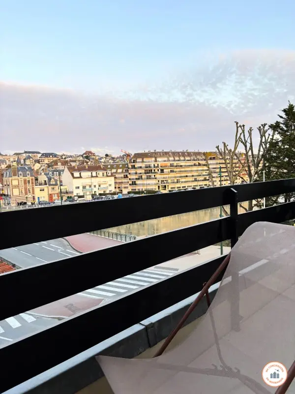 Panoramikus kilátás - Balcony - Parkolás
