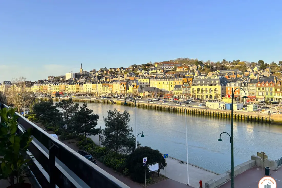 Panoramikus kilátás - Balcony - Parkolás