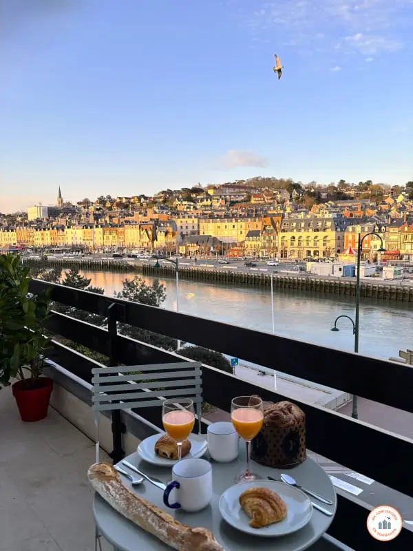 Panoramikus kilátás - Balcony - Parkolás