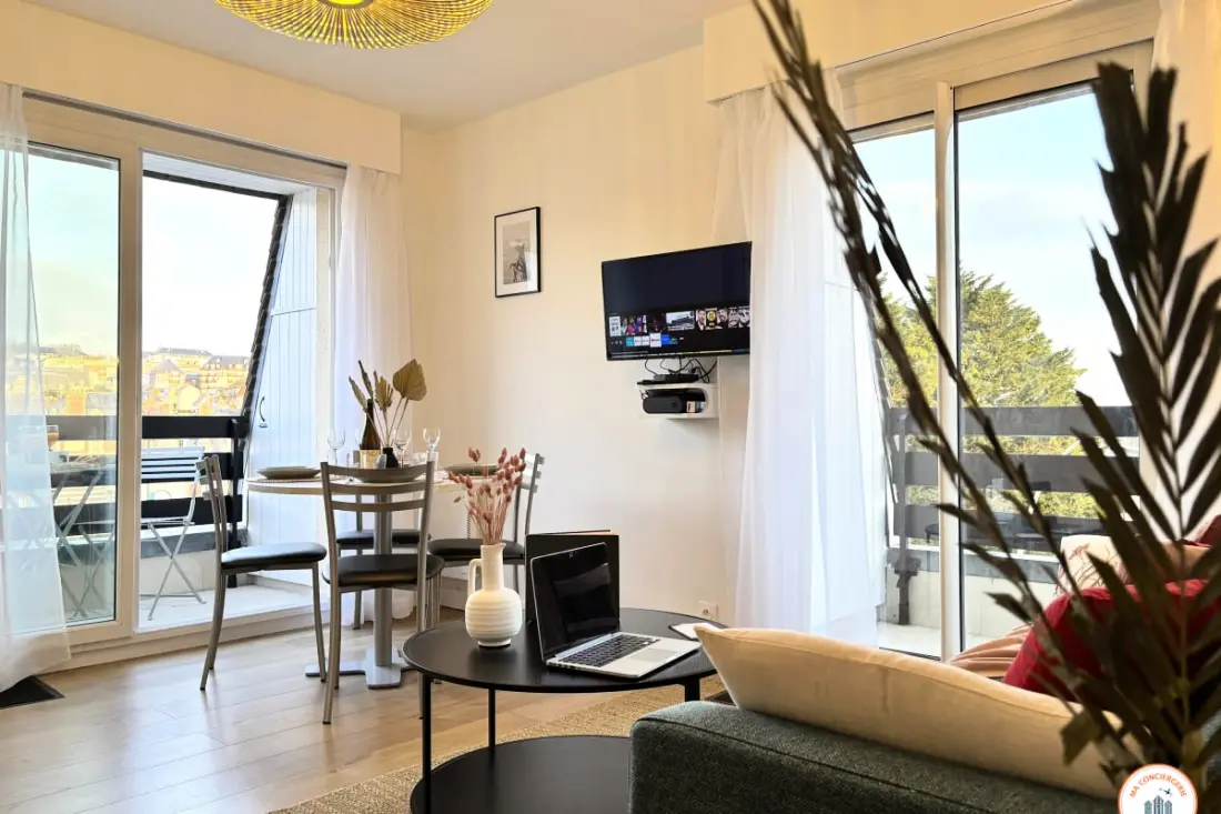 Panoramikus kilátás - Balcony - Parkolás