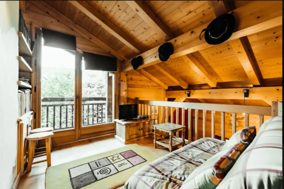 Chalet a balkonokkal a fél negyedben