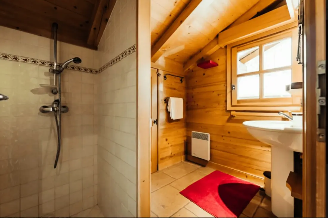 Chalet a balkonokkal a fél negyedben