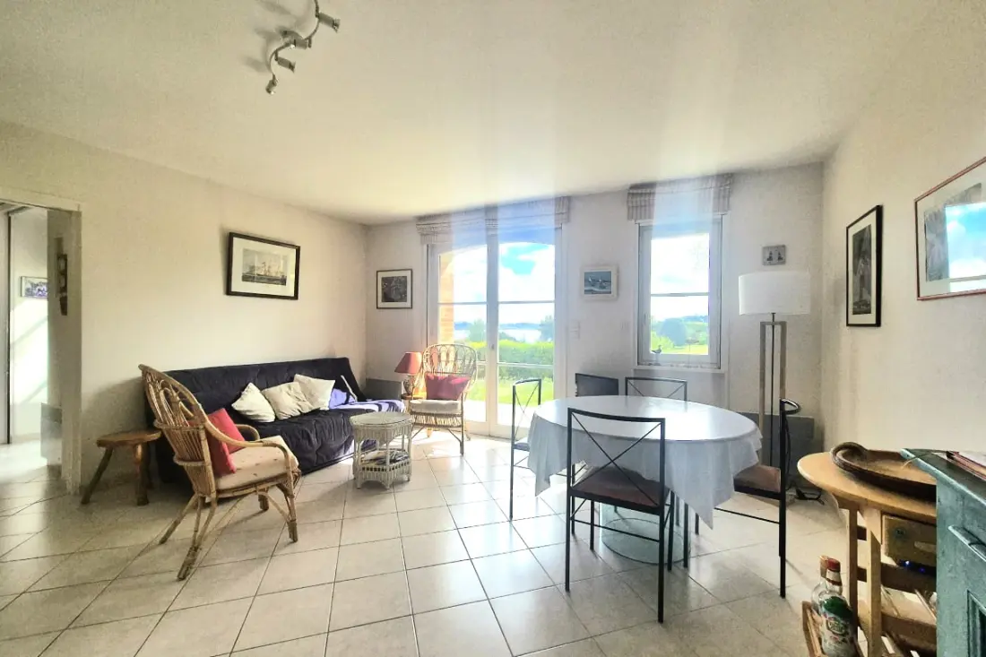 Nid Avec Beau Jardin Et Vue Sur La Mer