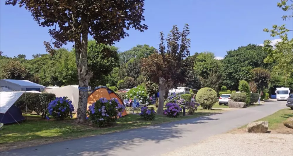 Flower Camping Le Kerleyou  3 étoiles★★★