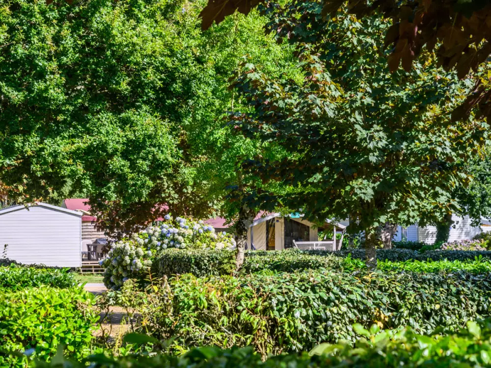 Flower Camping Le Kerleyou  3 étoiles★★★