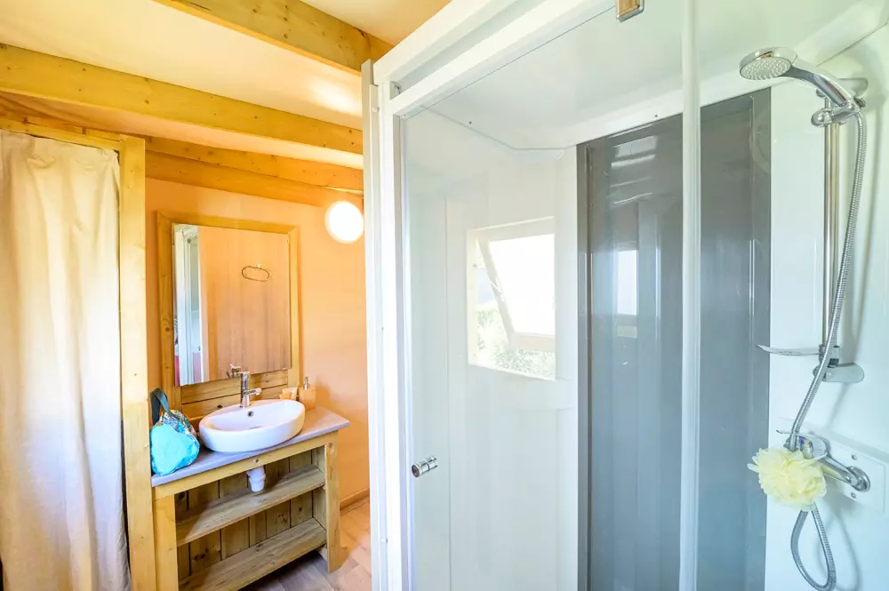 Flower Camping Le Kerleyou  3 étoiles★★★