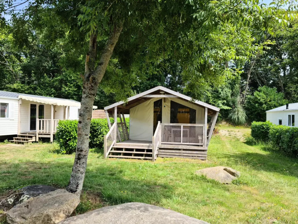 Flower Camping Le Kerleyou  3 étoiles★★★