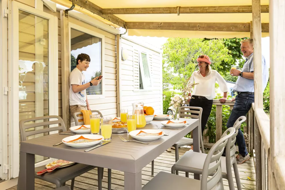 Flower Camping Le Kerleyou  3 étoiles★★★