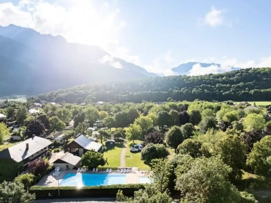Camping Romanée - La Ferme De La Serraz 5 Sterren★★★★★