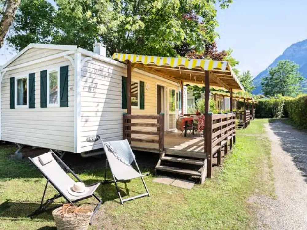 Camping Romanée - La Ferme De La Serraz 5 Sterren★★★★★