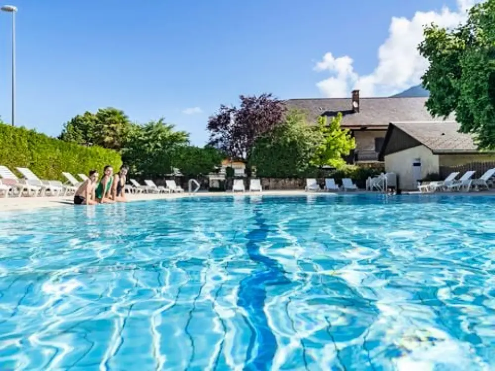 Camping Romanée - La Ferme De La Serraz 5 Sterren★★★★★