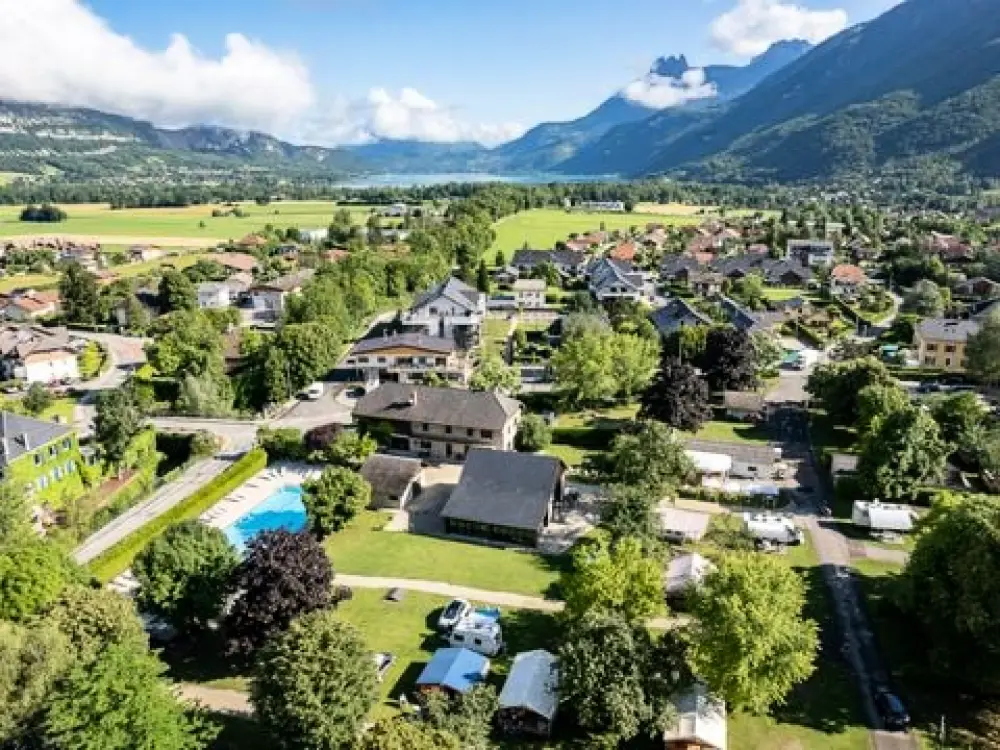Camping Romanée - La Ferme De La Serraz 5 Gwiazdy★★★★★