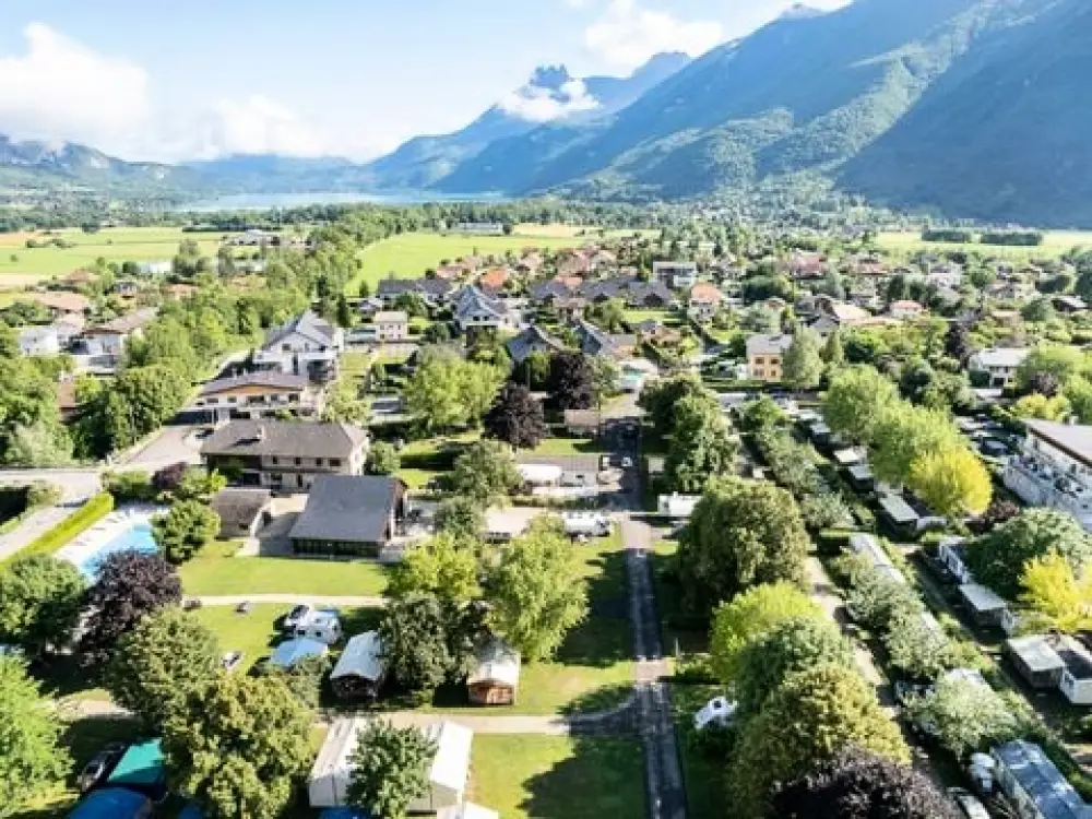 Camping Romanée - La Ferme De La Serraz 5 Sterren★★★★★