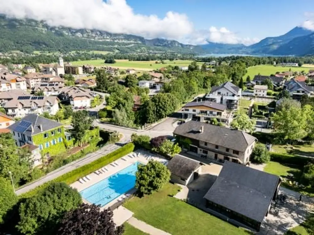 Camping Romanée - La Ferme De La Serraz 5 Sterren★★★★★