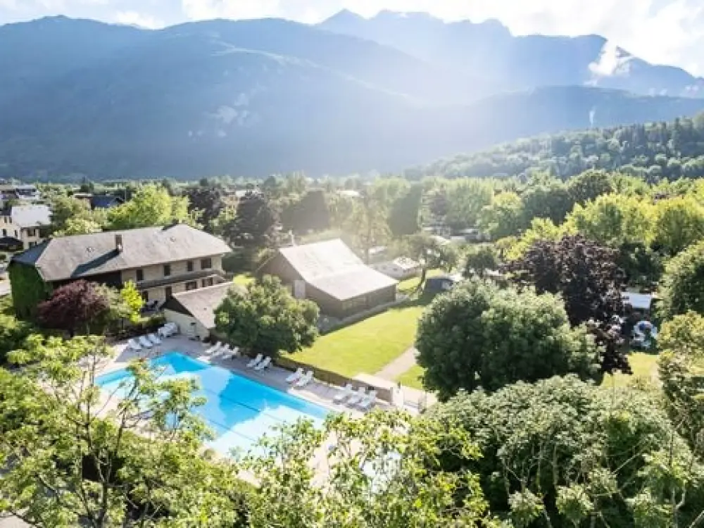Camping Romanée - La Ferme De La Serraz 5 Sterren★★★★★